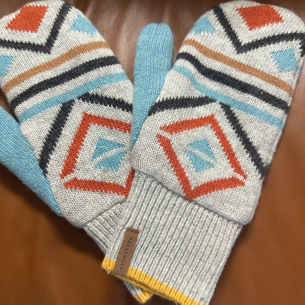 Passenger Mittens